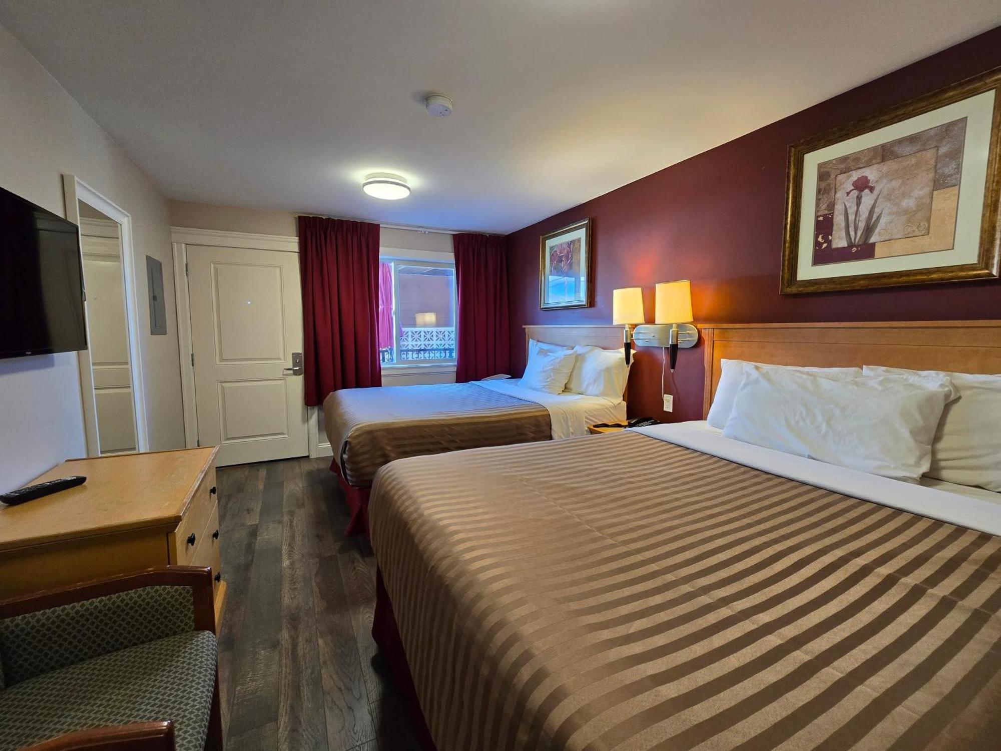 Sahara Courtyard Inn & Suites Osoyoos Exterior photo