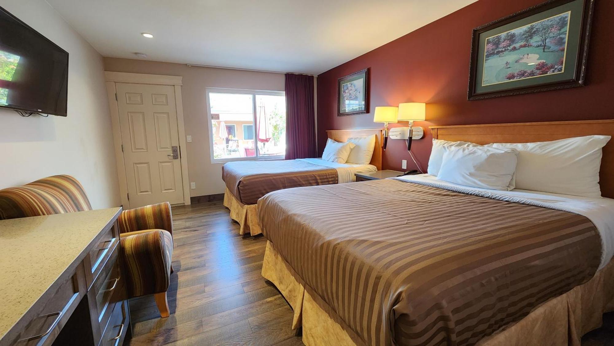 Sahara Courtyard Inn & Suites Osoyoos Exterior photo