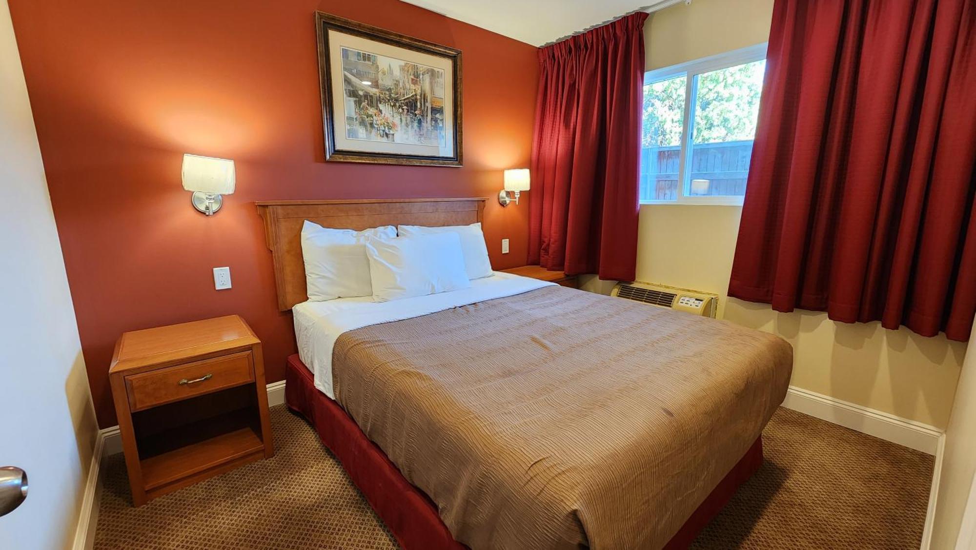 Sahara Courtyard Inn & Suites Osoyoos Exterior photo