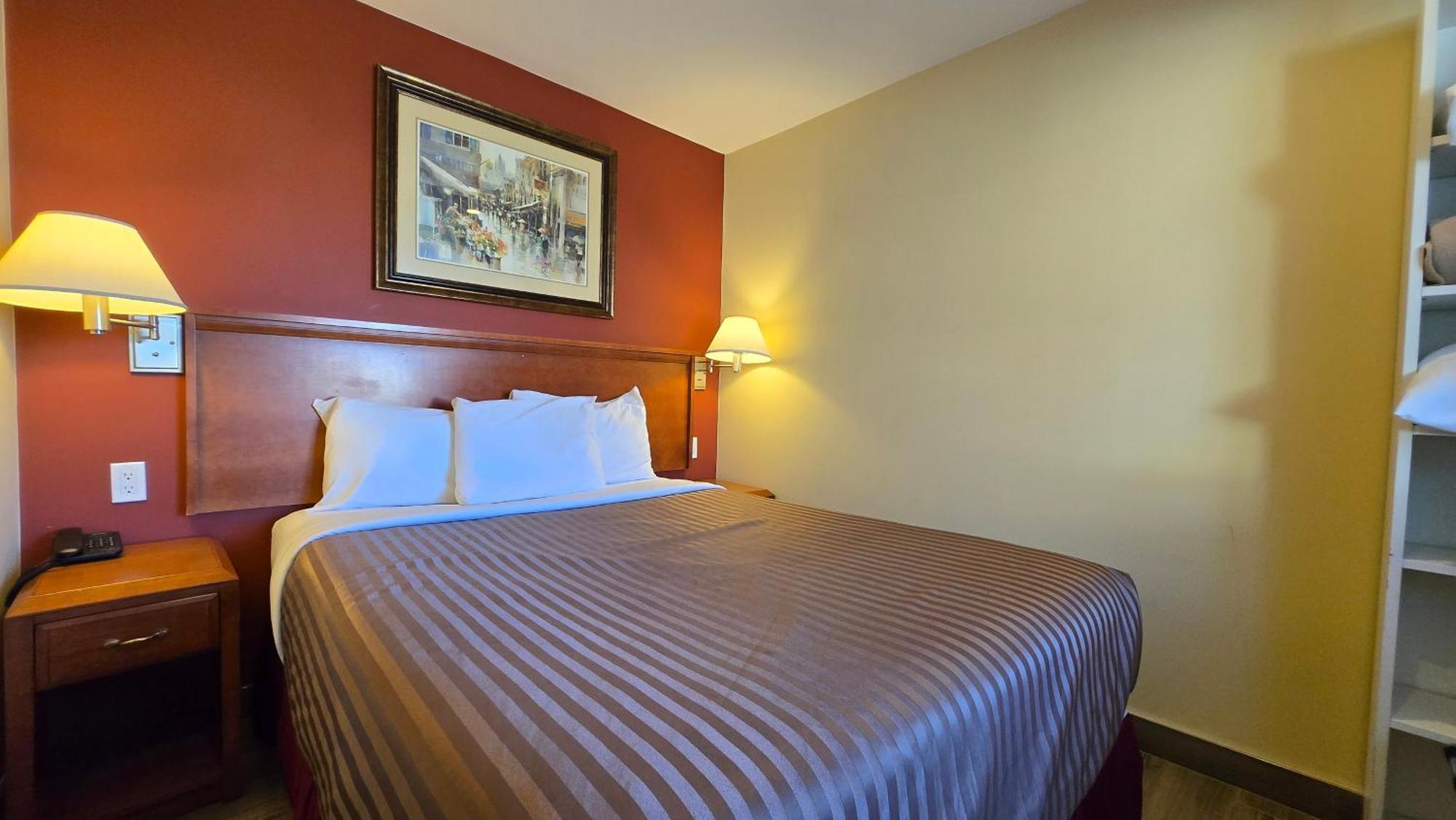 Sahara Courtyard Inn & Suites Osoyoos Exterior photo